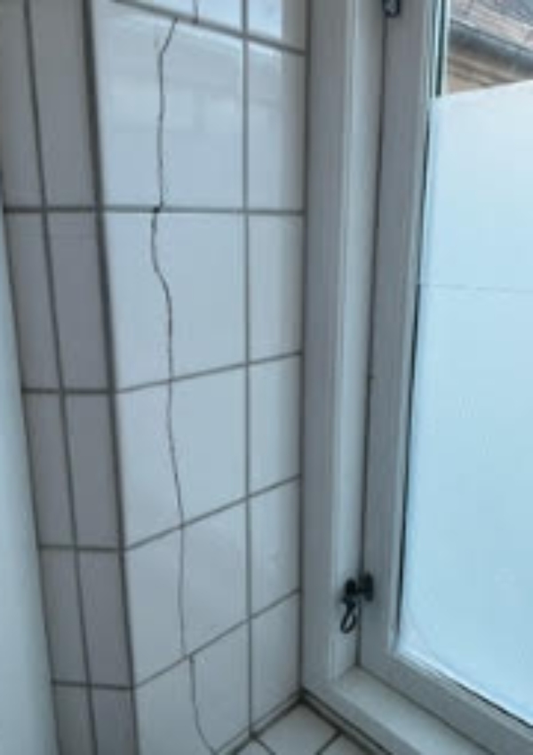 Udbedring af knækkede fliser