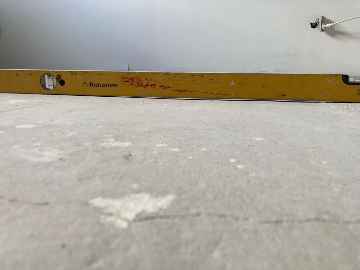 Udjævne betongulv i stue