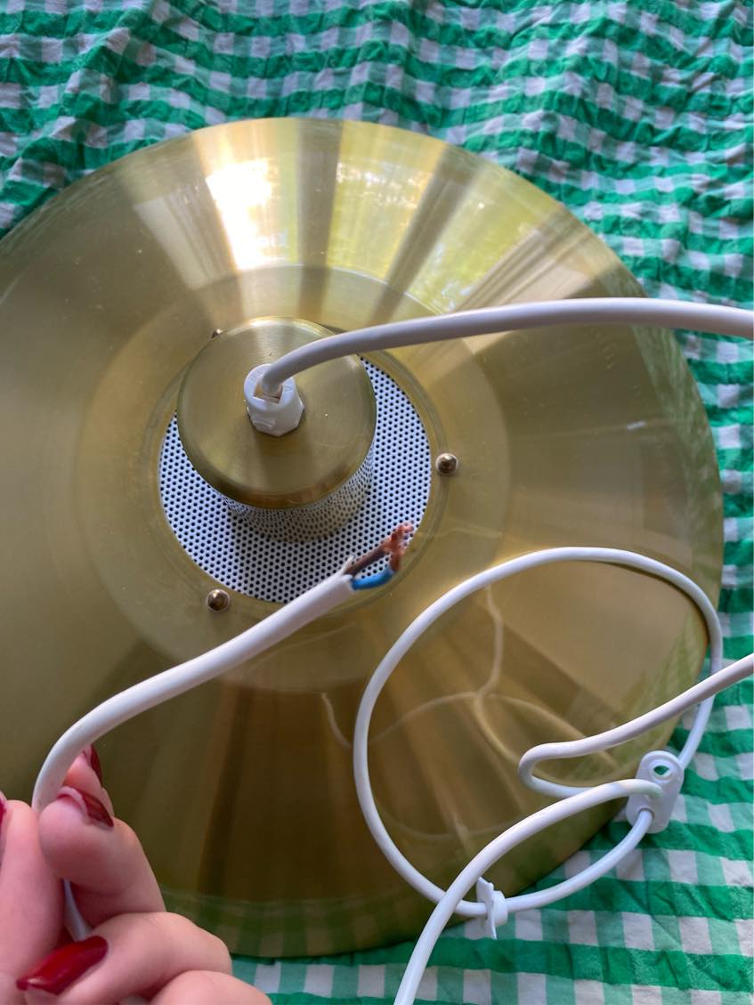 opsætning af bambusgardin og loftlampe