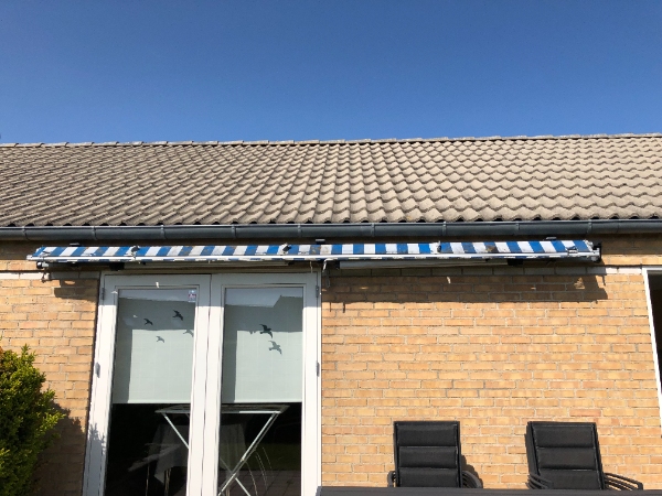 opsætning af markise på mur - stueetage (dvs. kun ved en terrasse)