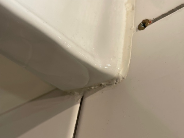 Fugning på badeværelse + ny afløbsrist