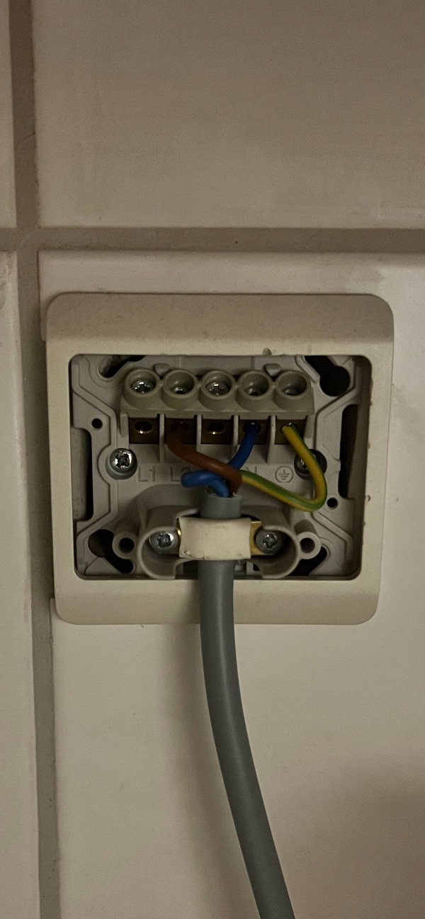 Installation af vaskemaskine med “lampeudtags” stik