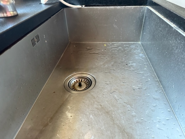 underlimning gået i køkkenvask - skal genoplimes