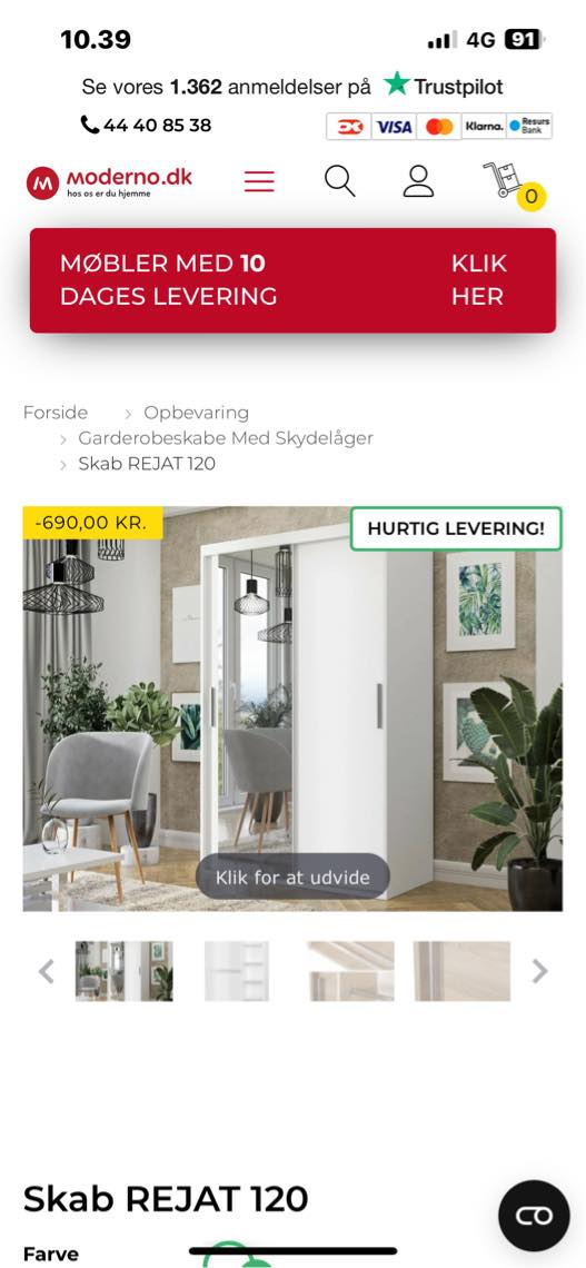 Samlet tre garderobeskabe og et sofabord med skuffe under