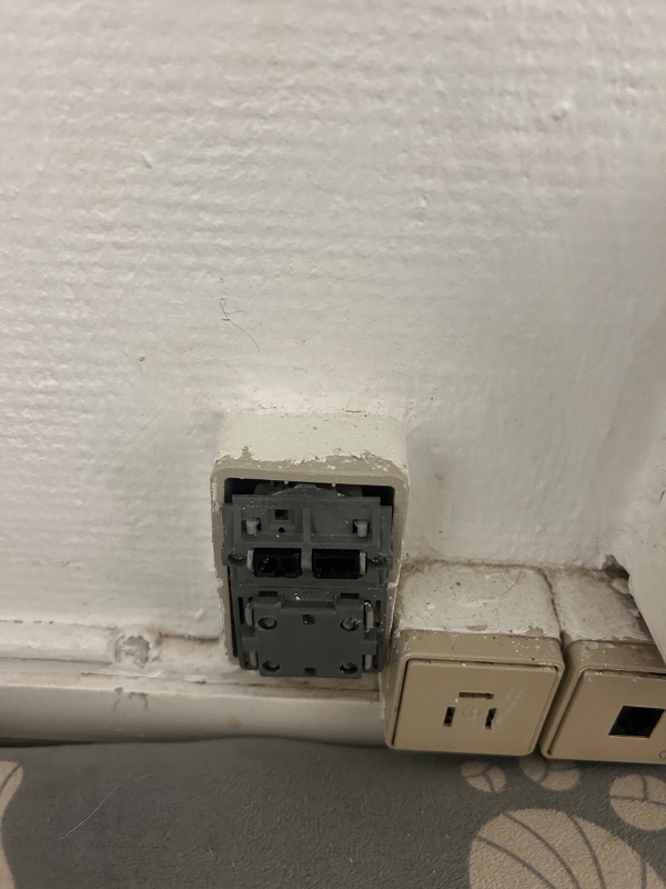 Nye stikkontakter med afdækning - flere rum