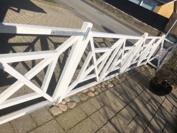 Reparation og maling af træhegn