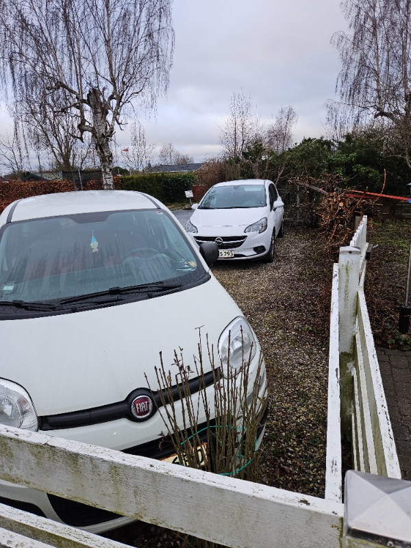 Granitskærver i indkørsel