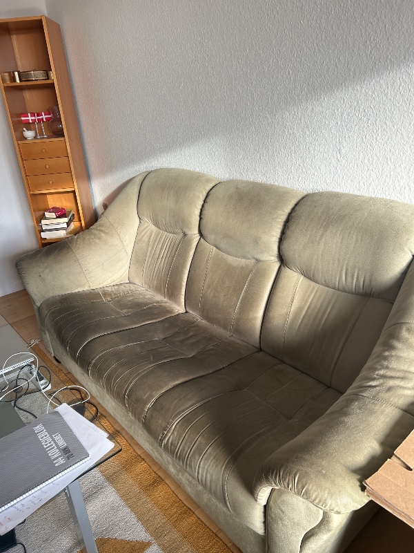 Afhentining af gamle møbler til affaldssortering