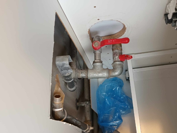 Termostat/ventil til radiator skal ændres retning + tilkobling af vaskemaskine i køkken