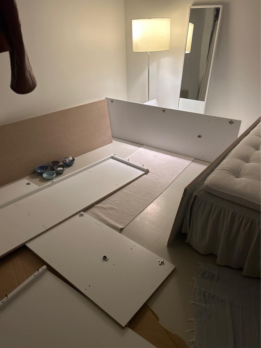 Samle resten af et klædeskab