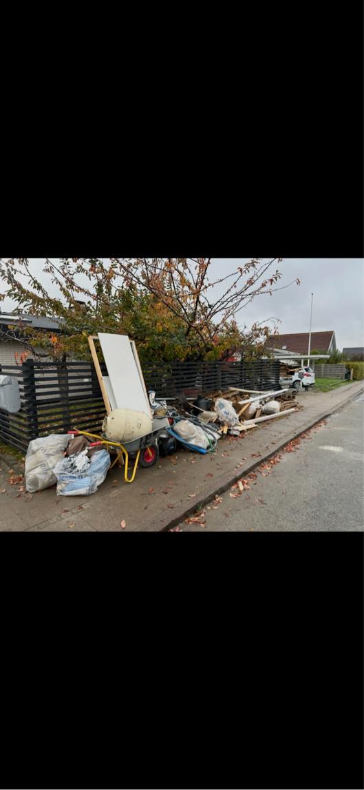 Afhentning af mindre mængde affald, nem adgang ud til vejen.