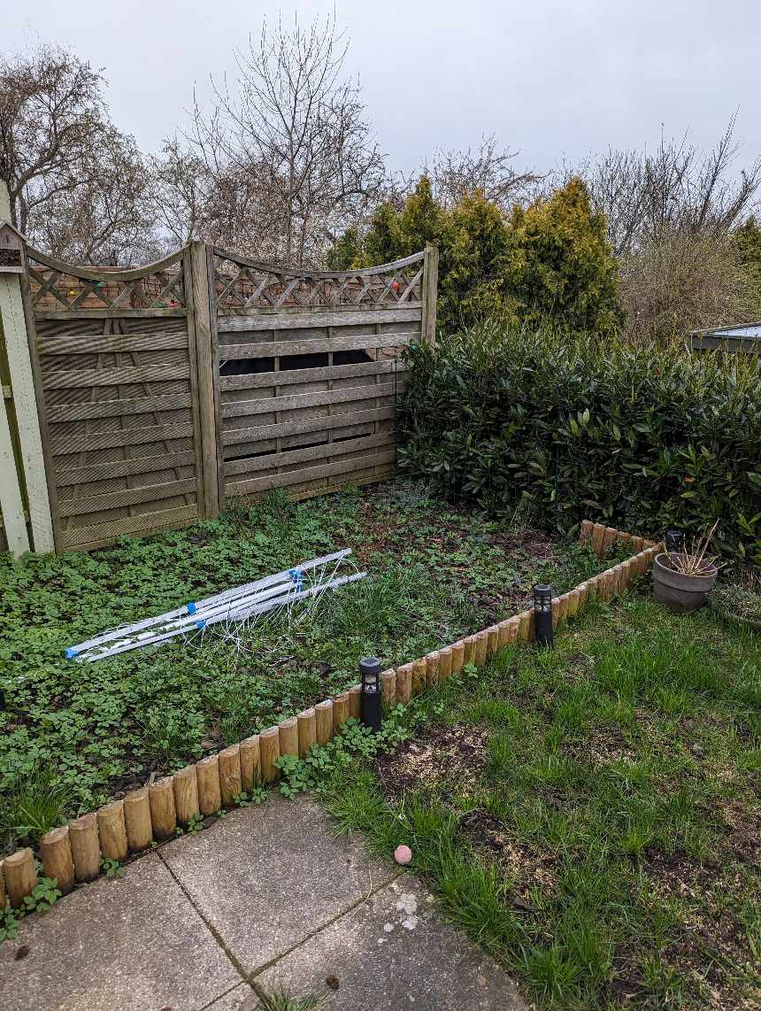 Lagt fliser på 16m2 hvor der skal graves ca 6 m2 jord væk og ligges grus på