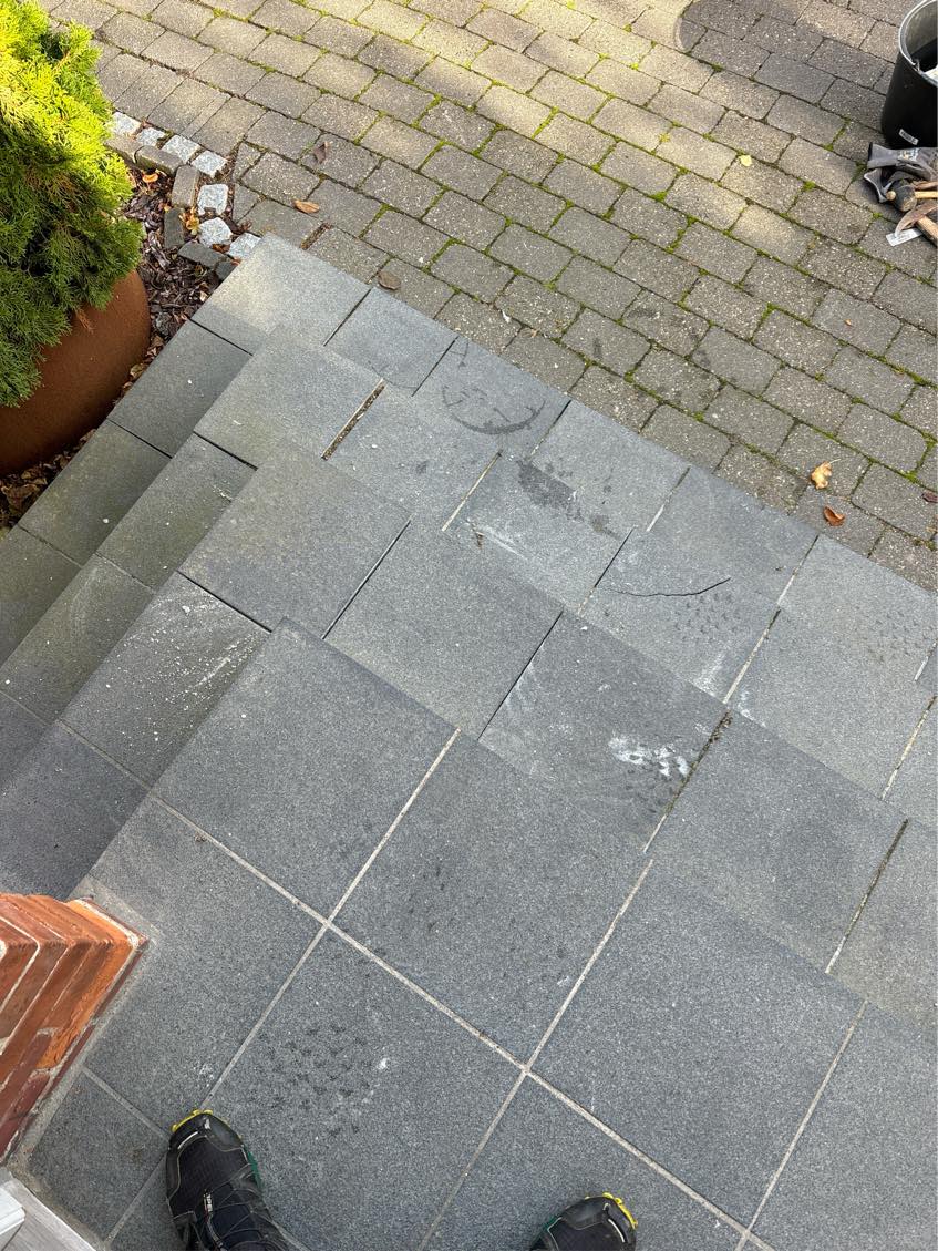 Reparation af muret trappe til hus