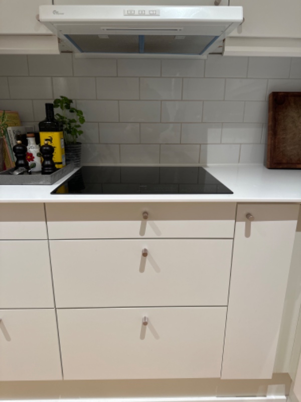 Gammel emhætte ned, ny skal op