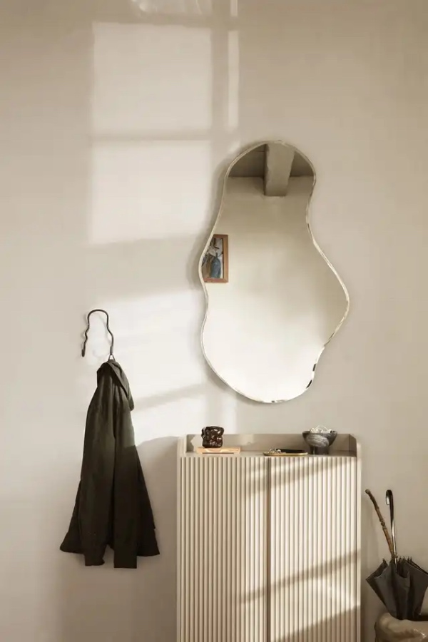 Jeg skal have hængt et spejl op