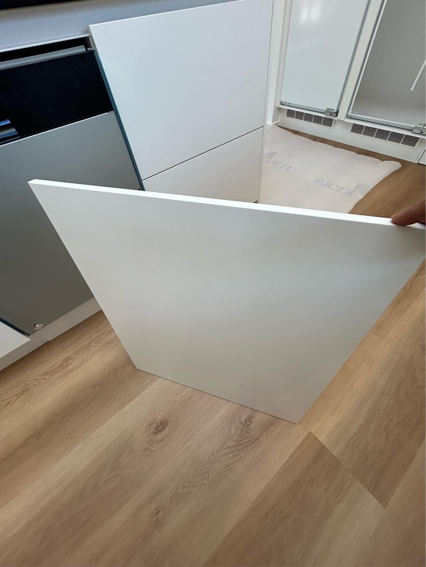 Montering af HTH skabslåger på integrerede hvidevarer