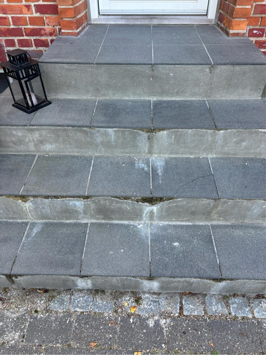 Reparation af muret trappe til hus