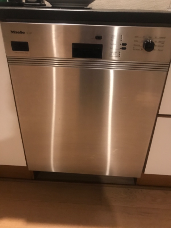 Utæt slange under opvaskemaskine