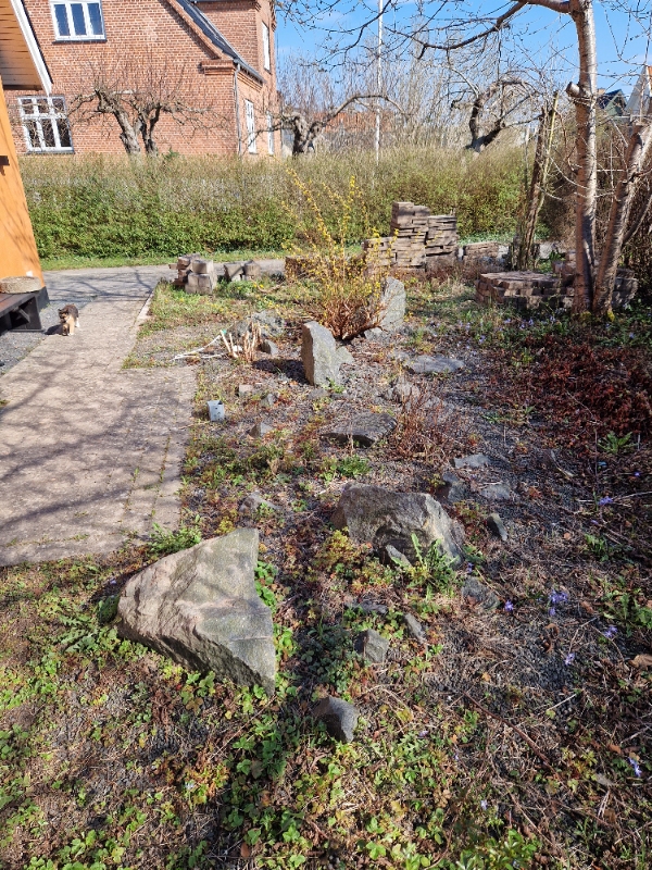 Slå granitsten I stykker