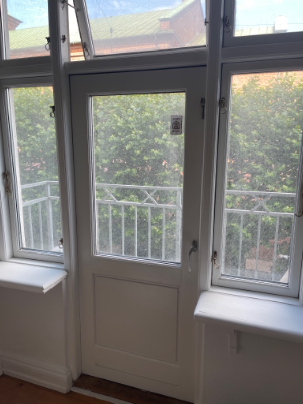 Rengøring af badeværelse, altan, balkon, køkken mm