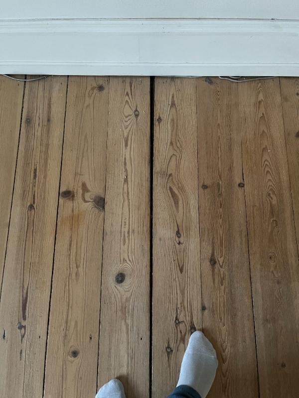 Slibning, færdiggørelse og mindre reparationer af 3 værelser, i alt 60 kvm