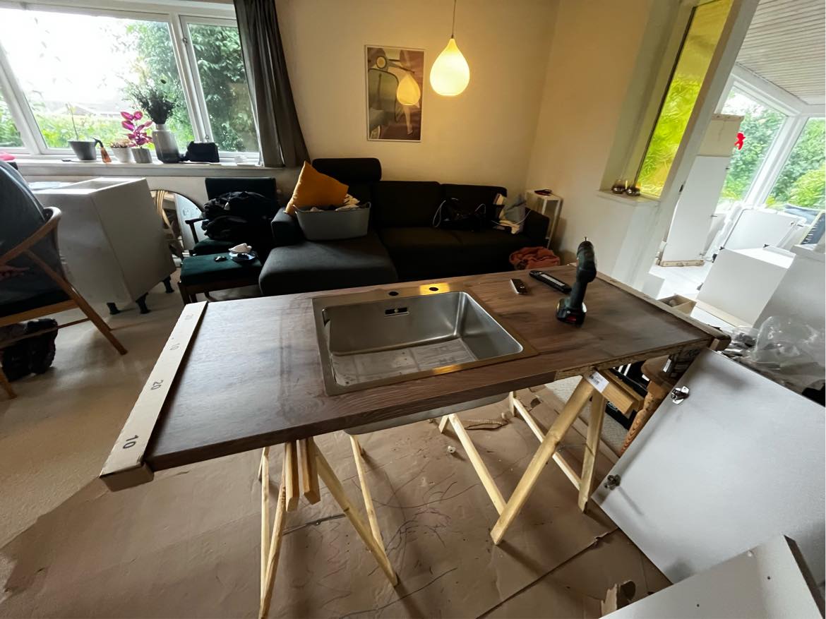 Hjælp til at sætte køkken op