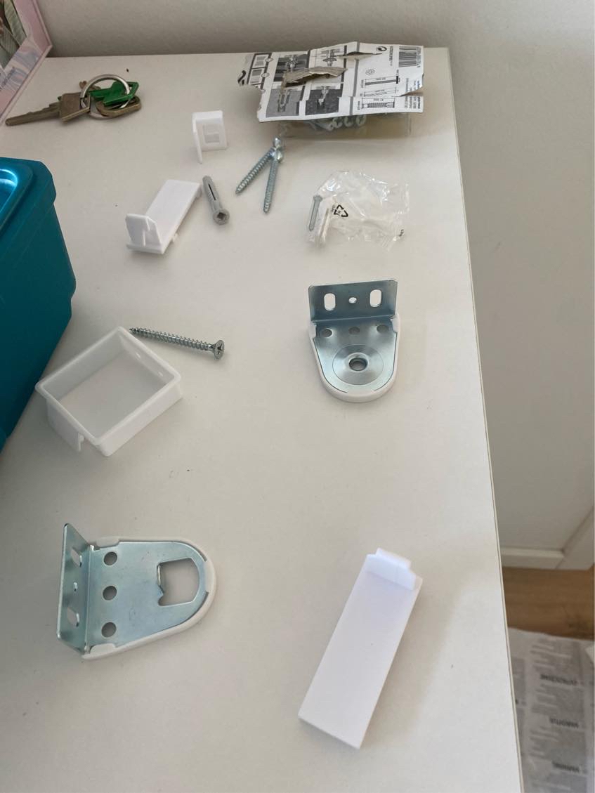 Skal have hængt et rullegardin op