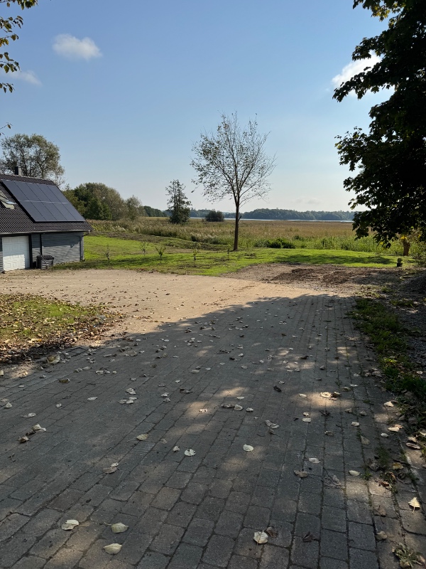 Plæning af have og fjernelse af sten - montering af robotkabel