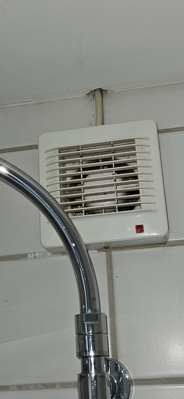 Udsugning på badeværelset i stykker