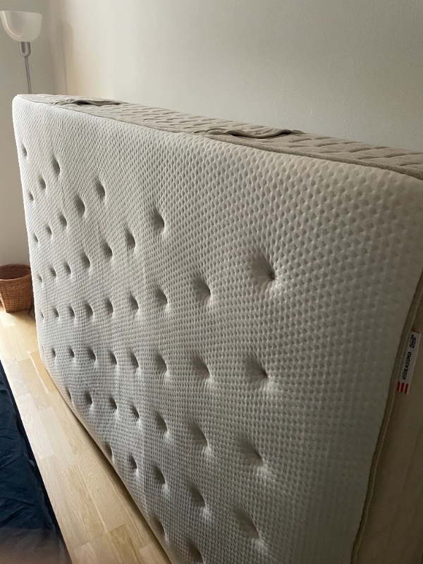 vi skal af med en madras, topmadras og nogle småting.