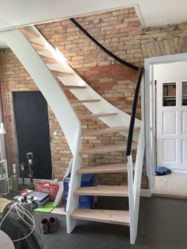 Flytte 1 tung møbel op, og 2 tunge møbler ned, stue til 1. sal