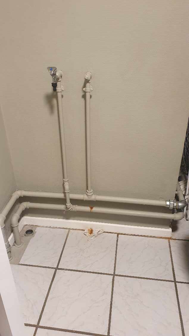 Skiftet et rør, og hjælp til at få vand i hanen i haven.