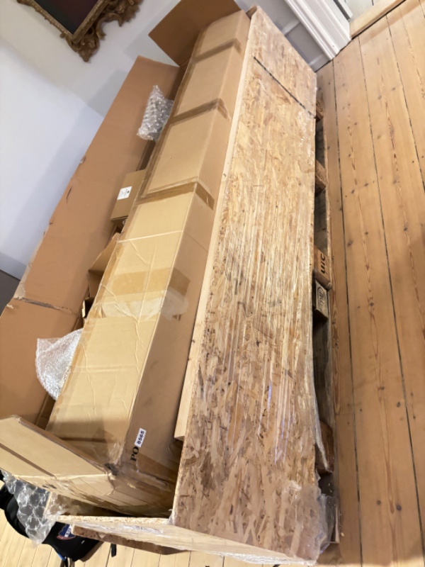 Afhentning af papkasser, plastik og stor træ Palle af spånplader