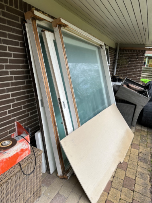 Flytning og udsmidning af store vinduer