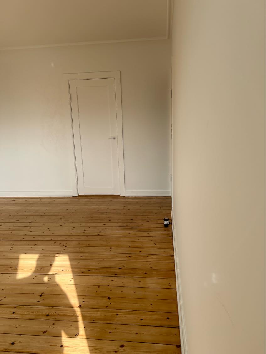 Ligge laminatgulv på 25 kvm fordelt på stue og entre