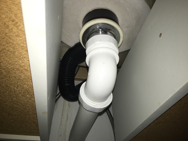 Udskiftning af porcelænshåndvask på badeværelse