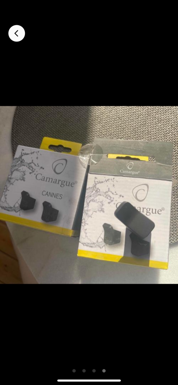 Montere badeforhæng, toiletholder, kroge samt væghængt tøjstativ