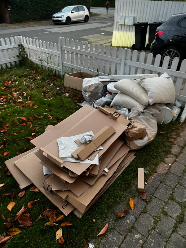 Skal have hentet en bunke affald