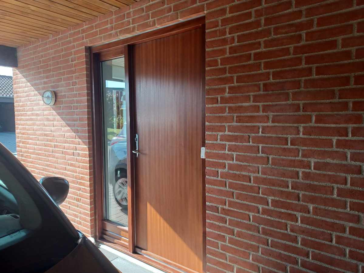 Male udhæng + male mahognivinduer