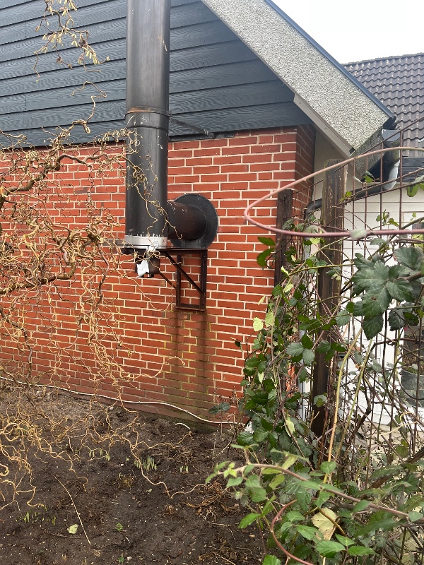 Nedtagning af stålskorsten og brændeovn