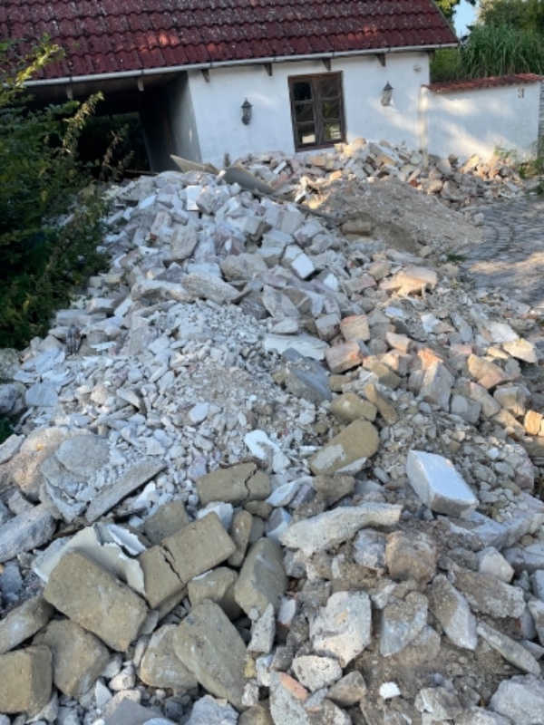 Afhentet 15-20 kubik meter beton og mursten
