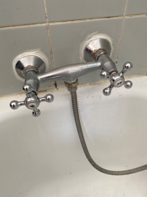 Skiftet armatur ved bruser/kar