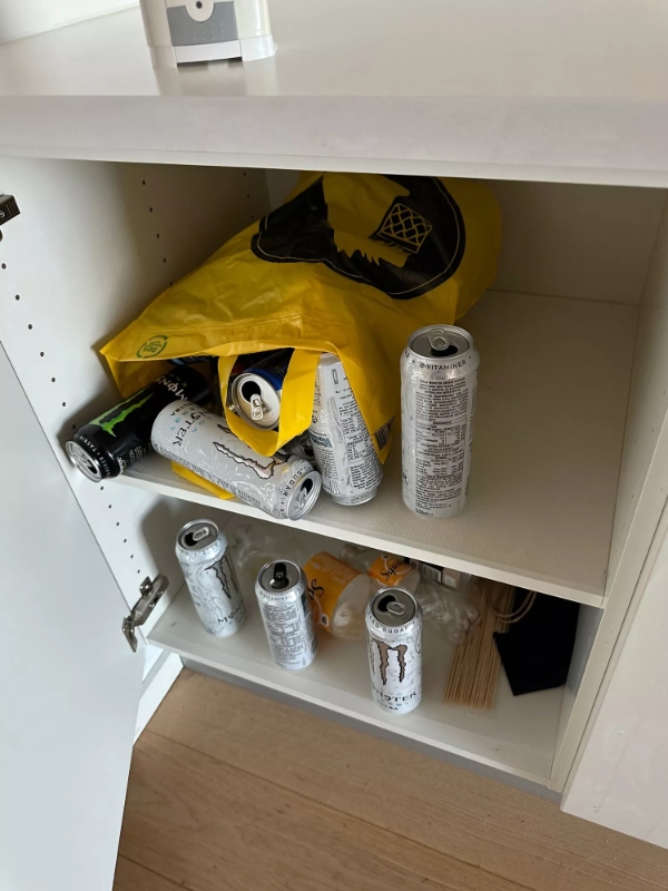 Oprydning/bortskaffelse af efterladte sager i lejlighed i Vallensbæk Strand