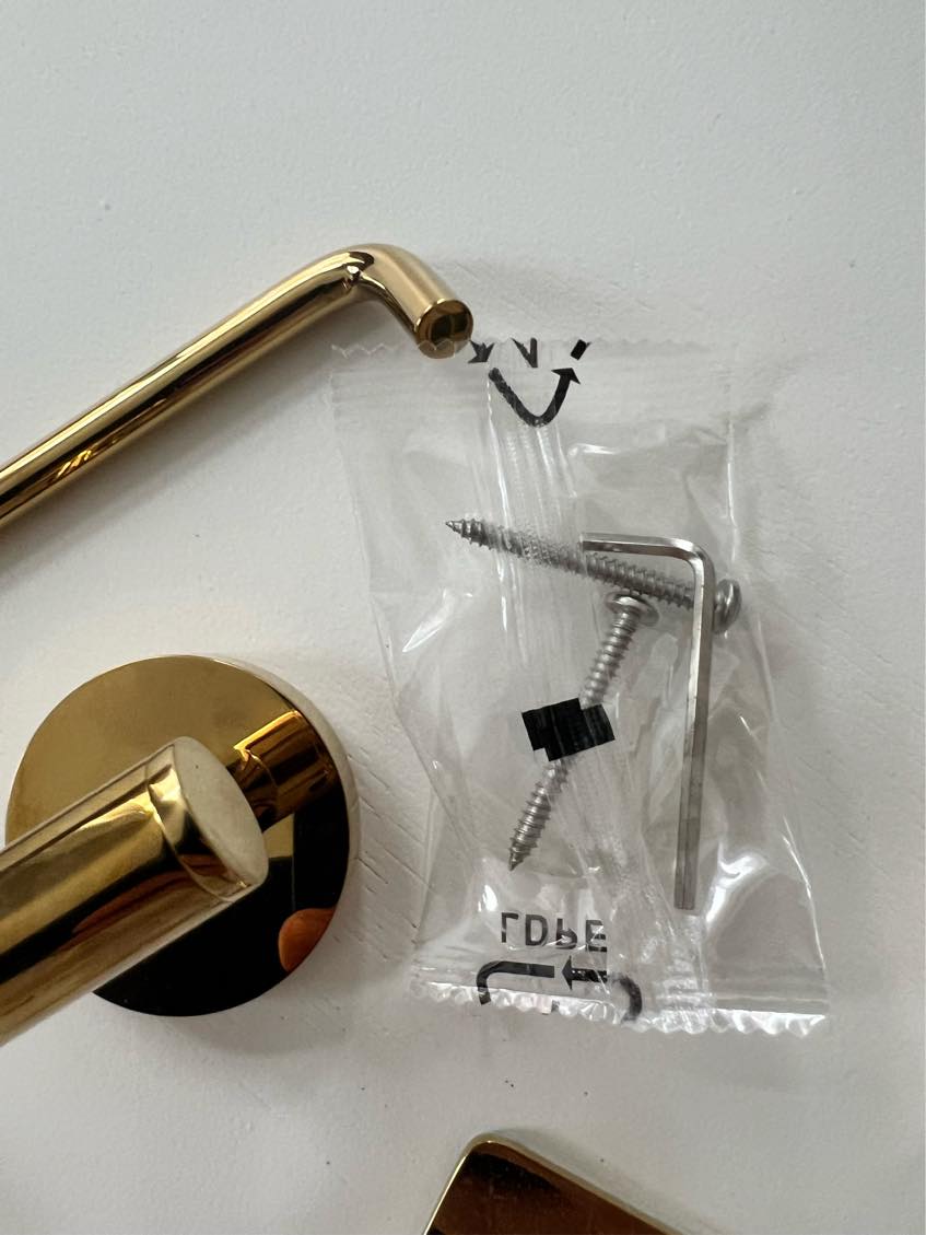 Monter toiletrulle holder