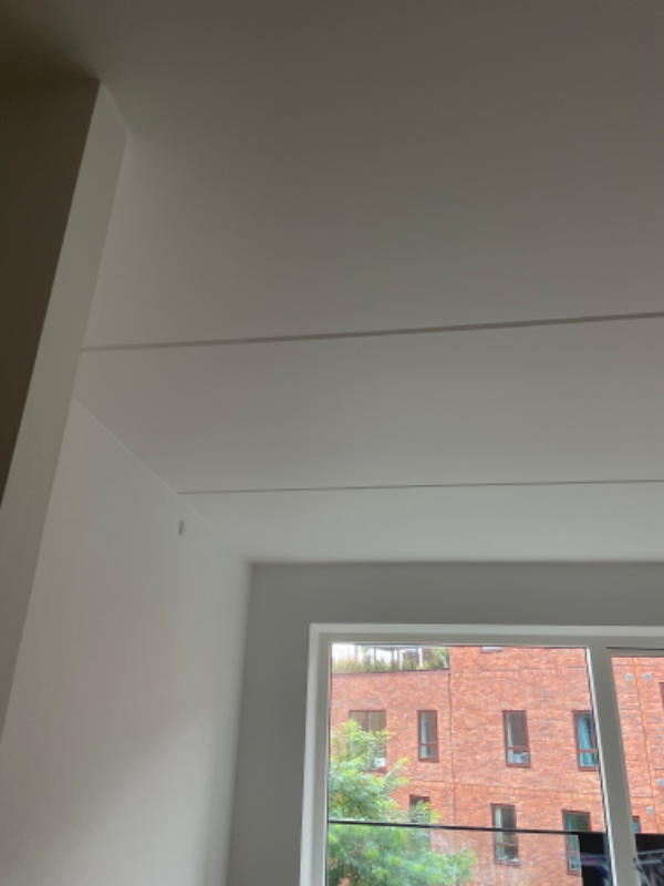 Ophæng af rullegardiner og lamp