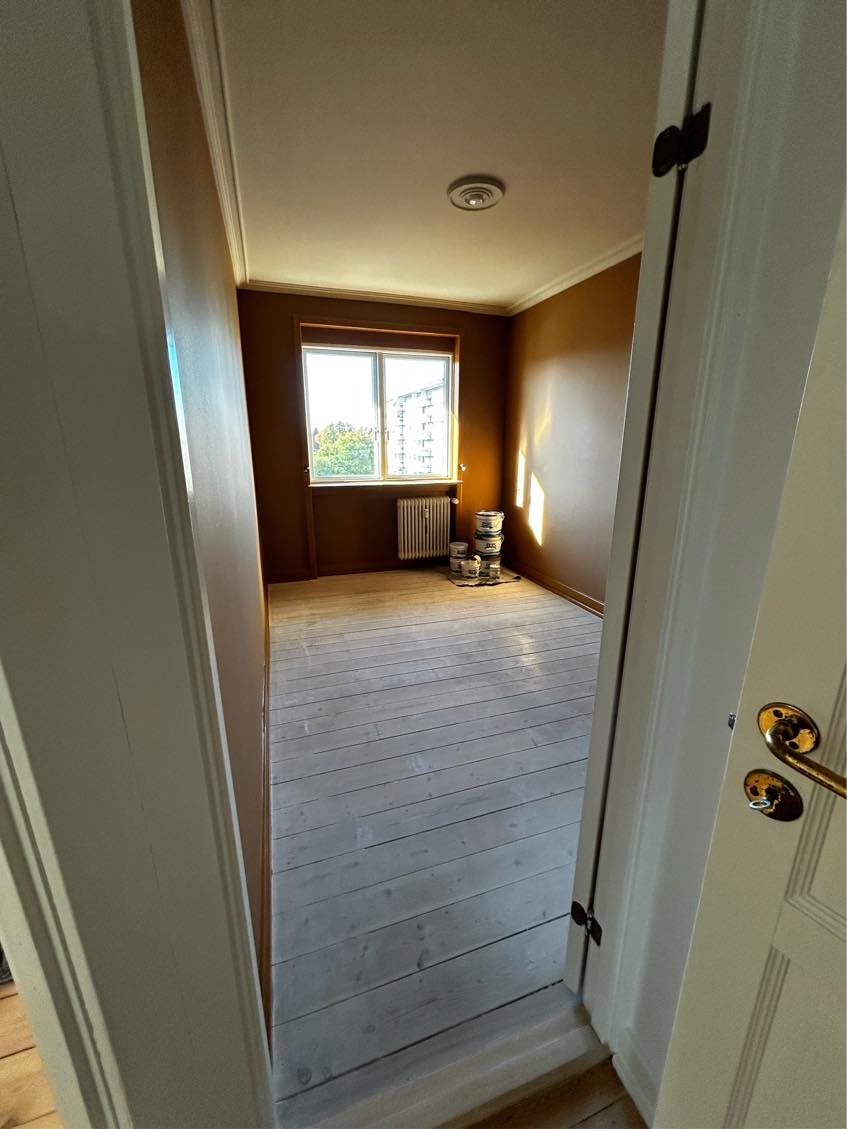 Slibe og lakere gulv i 1 rum