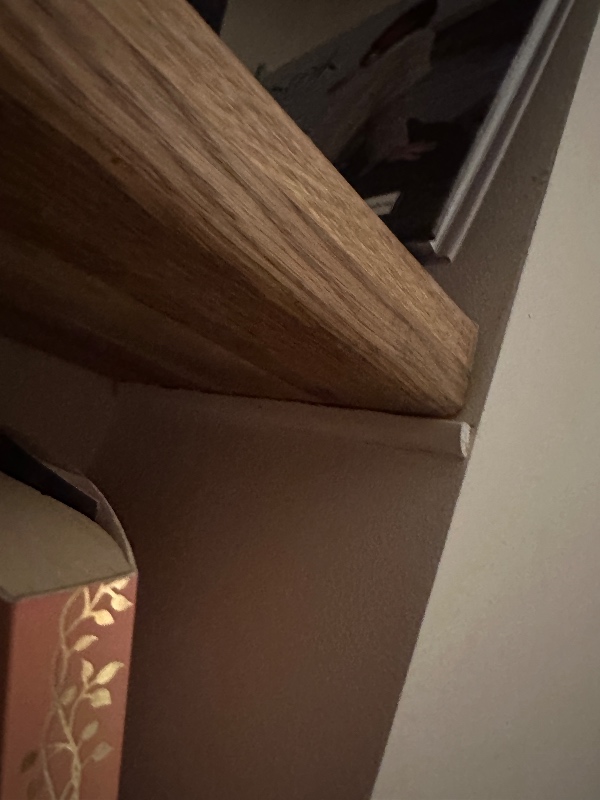 Små Lister til hylder bores fast