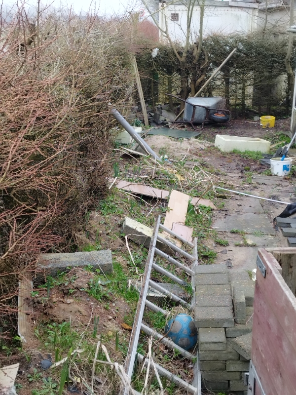 Haveoprydning og affaldskørsel