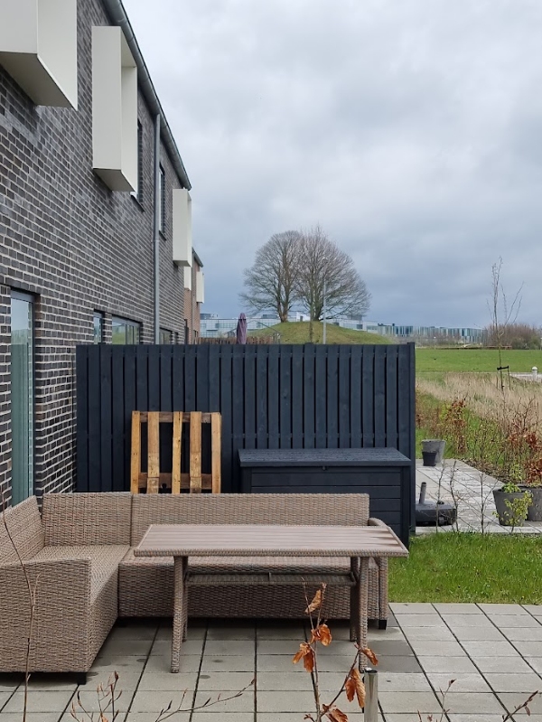 2 stk hegn, 3 meter lange i baghave