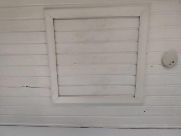 Skiftet til ny velisoleret loftslem med stige